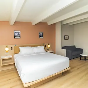 Отель Ramada By Wyndham Orlando South ***